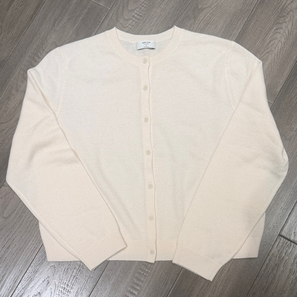 Aritzia Sweaters - Aritzia Cream Cardigan Sweater